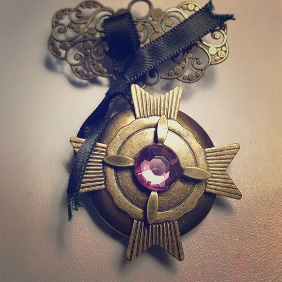 Vintage Jewelry - STEAMPUNK VTG LOCKET BROOCH
